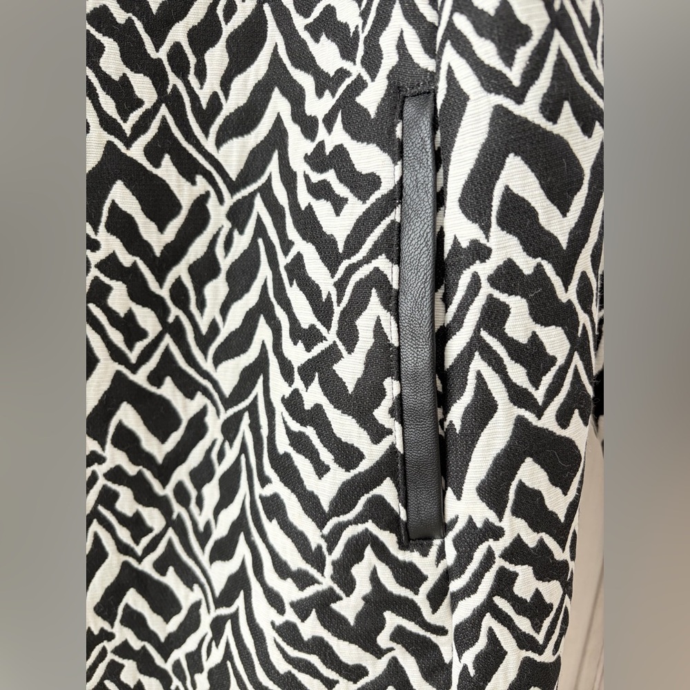 PRELOVED SZ 2 Chico's Black and White Patterned Long Jacket Blazer - Picture 4 of 11